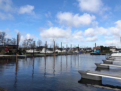 Jachthaven Stenhuis - Milieubewust en Duurzaam - steigers gerecycled kunststof en staal