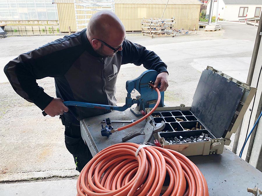 Jachthaven Stenhuis - Gecertificeerd gaskeurmeester Arnaud Brouwer Jachthaven Stenhuis - Gecertificeerd gaskeurmeester Arnaud Brouwer gasslangen vervangen